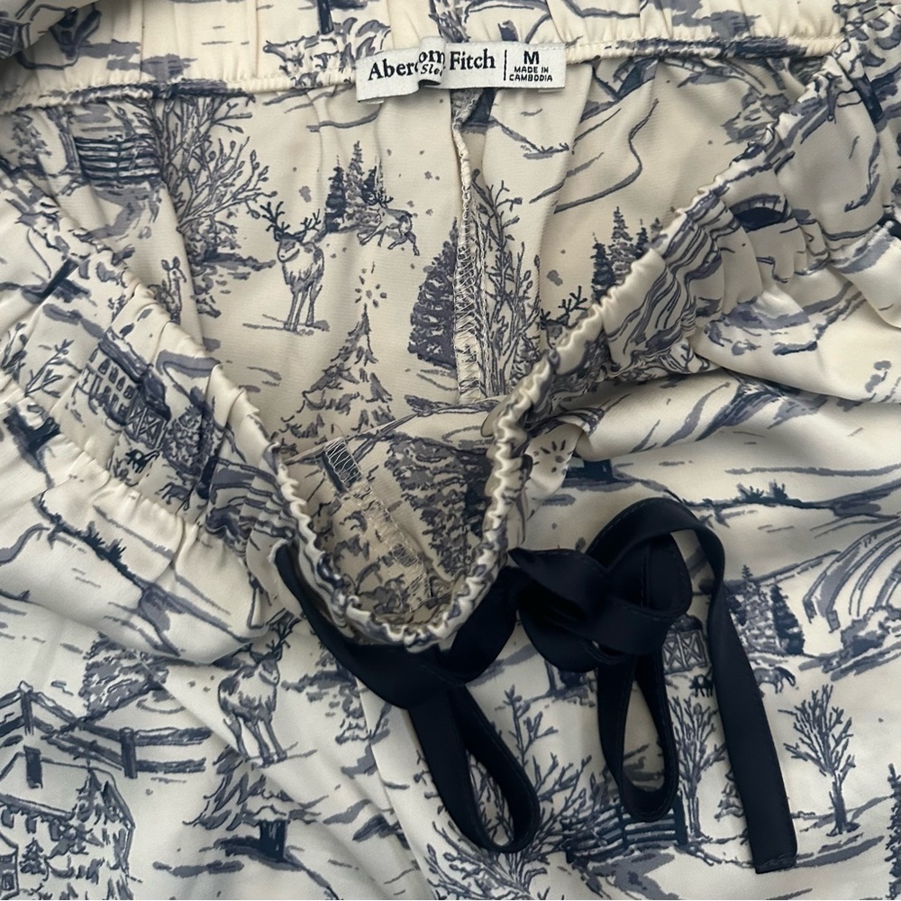 Abercrombie & Fitch Sleepwear Blue and Ivory Victorian Design Size Medium - Picture 5 of 8